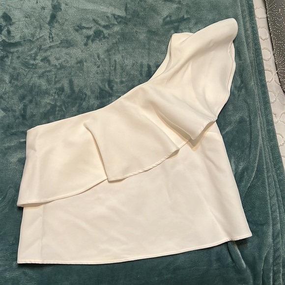 One Shoulder Ruffle Crop Top - Picture 3 of 4